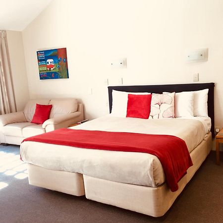 Cascades Lakefront Motel Lago Lago Taupo Exterior foto A room at the hotel
