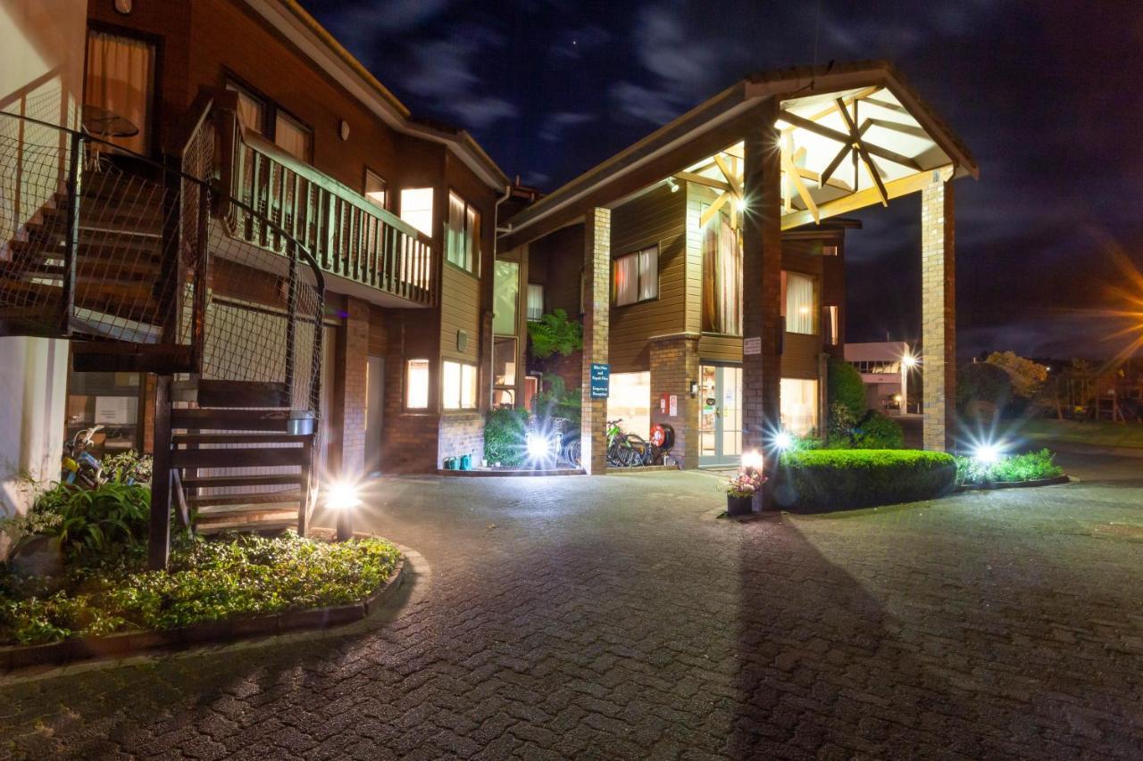 Cascades Lakefront Motel Lago Lago Taupo Exterior foto The entrance of the hotel