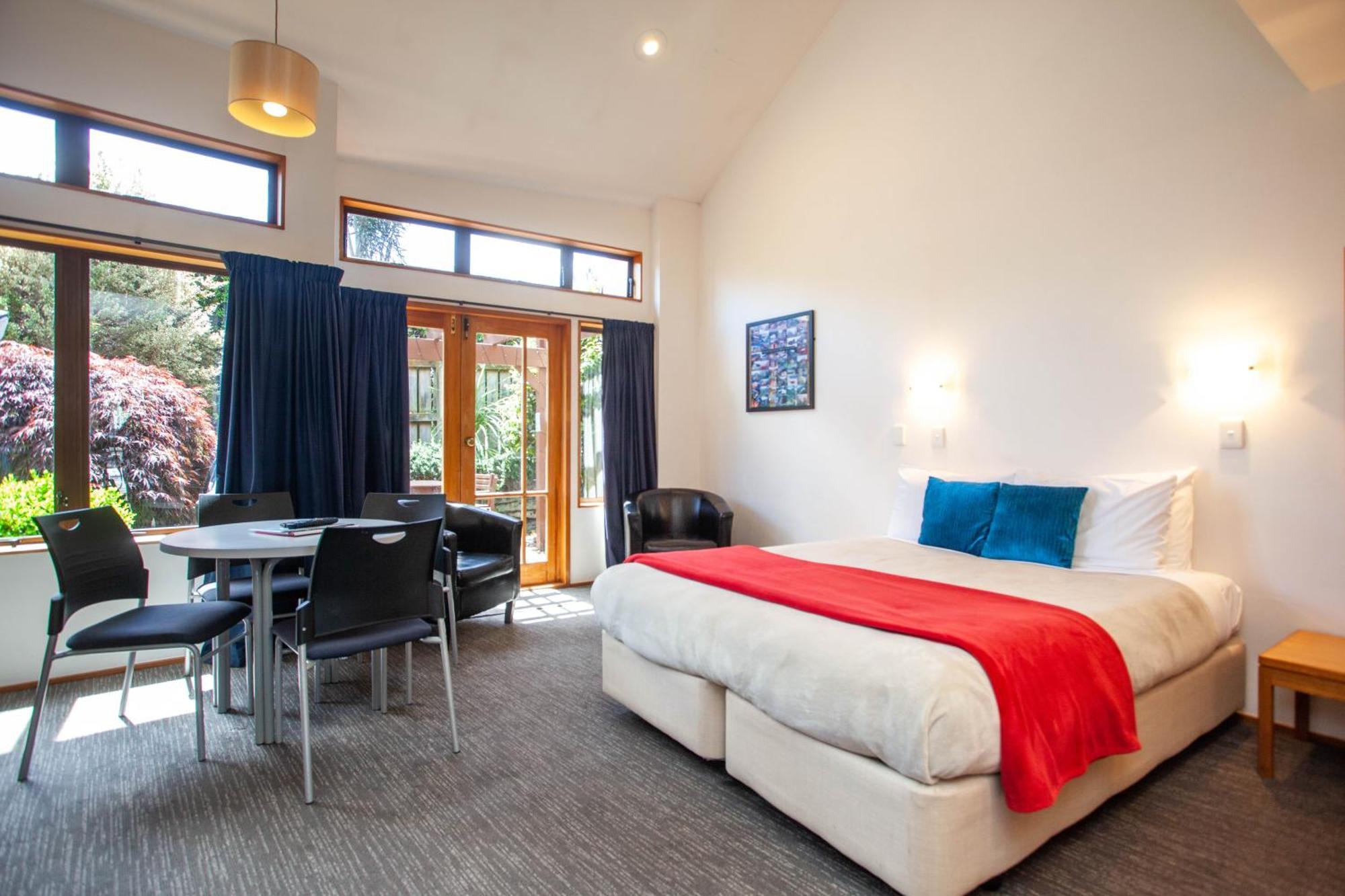 Cascades Lakefront Motel Lago Lago Taupo Habitación foto A typical studio apartment