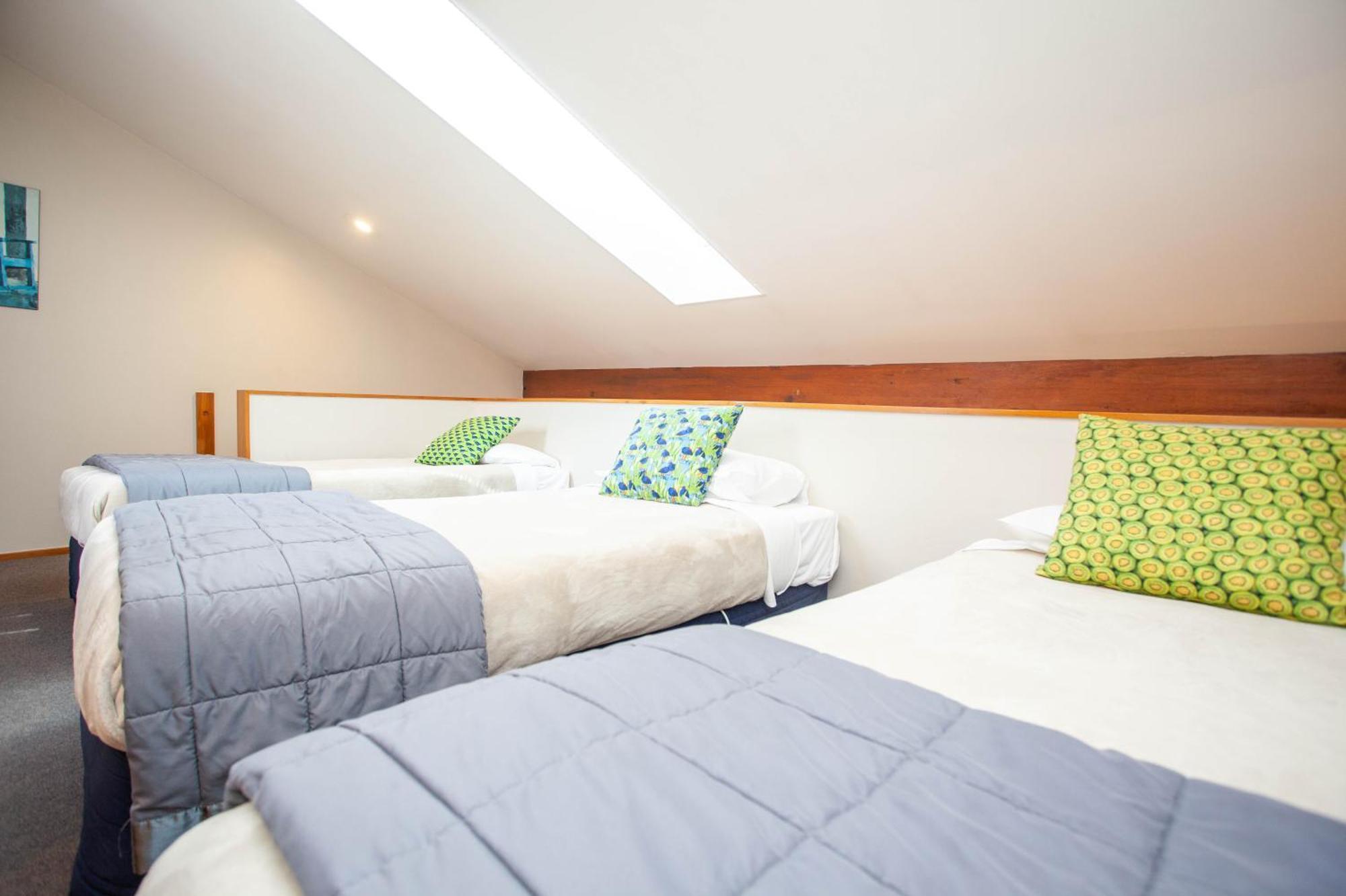 Cascades Lakefront Motel Lago Lago Taupo Habitación foto A room at the hotel