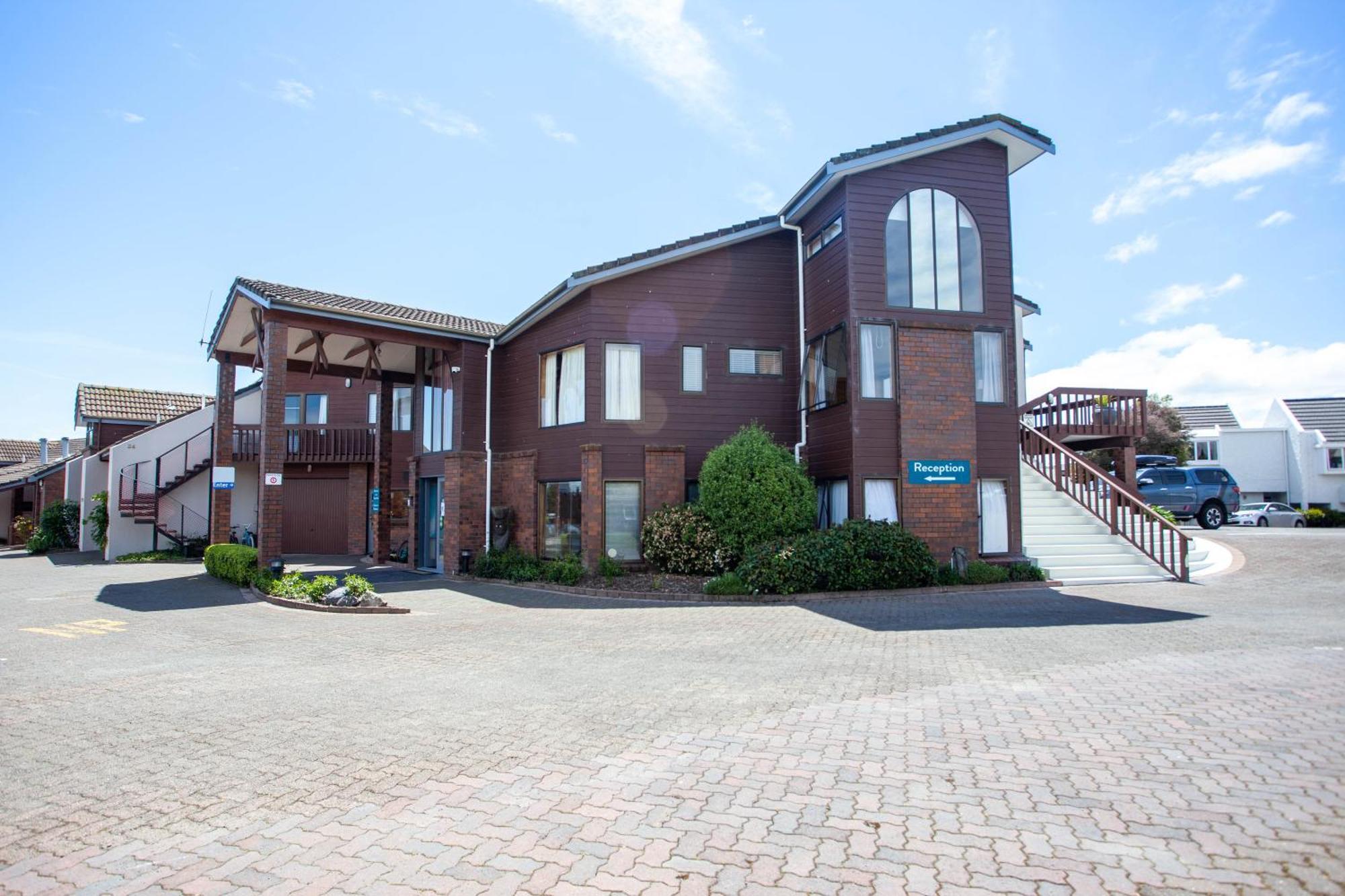 Cascades Lakefront Motel Lago Lago Taupo Habitación foto The former headquarters of the company in the town of Iwakuni, Yamaguchi Prefecture