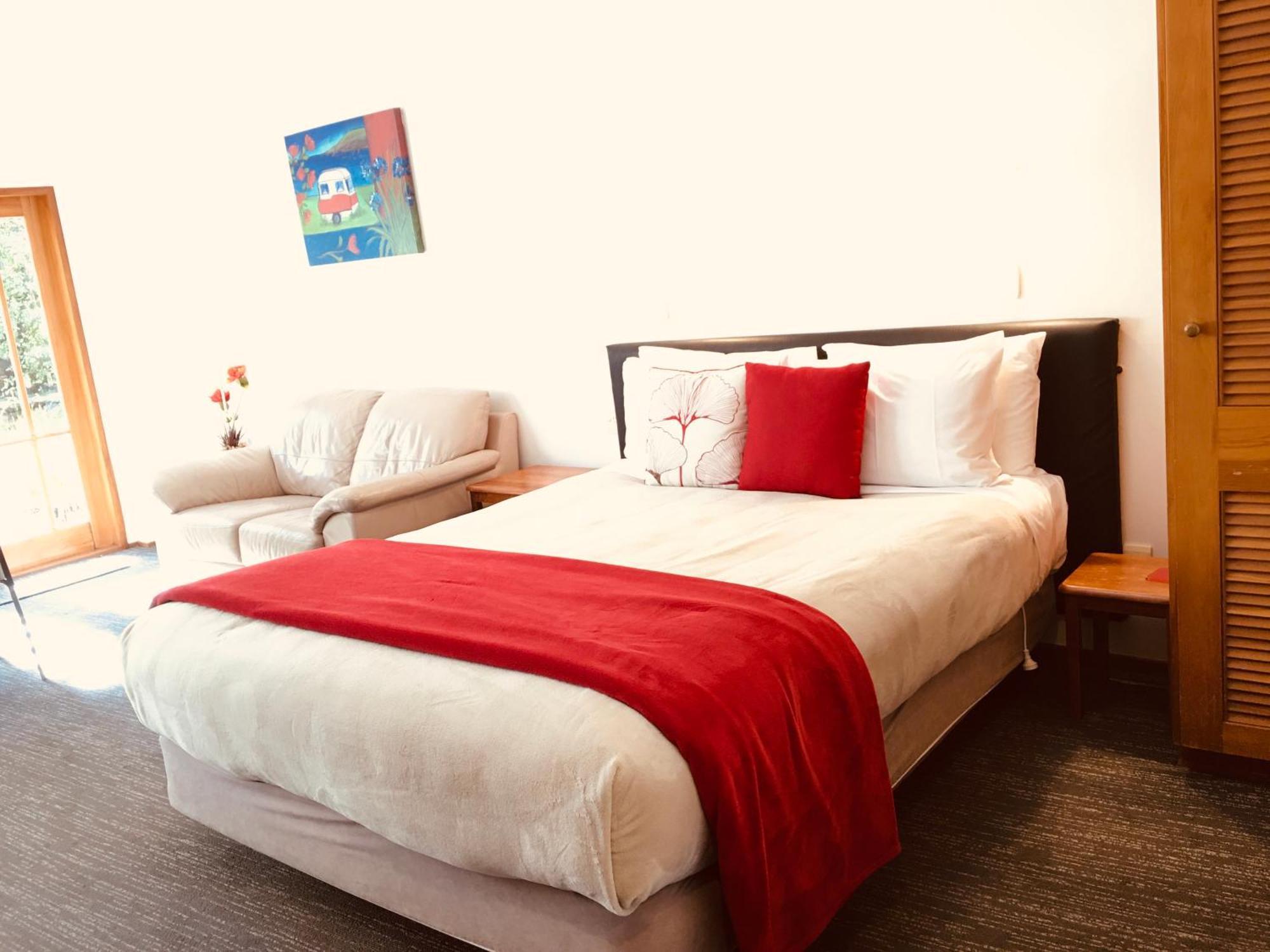 Cascades Lakefront Motel Lago Lago Taupo Exterior foto A bedroom at the hotel