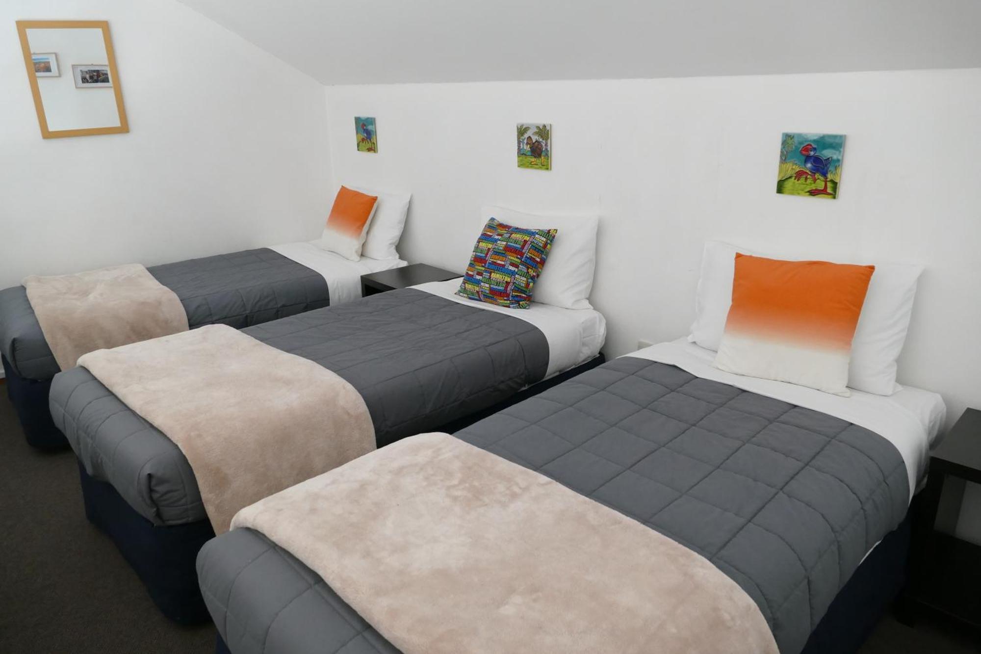 Cascades Lakefront Motel Lago Lago Taupo Exterior foto A room at the hotel