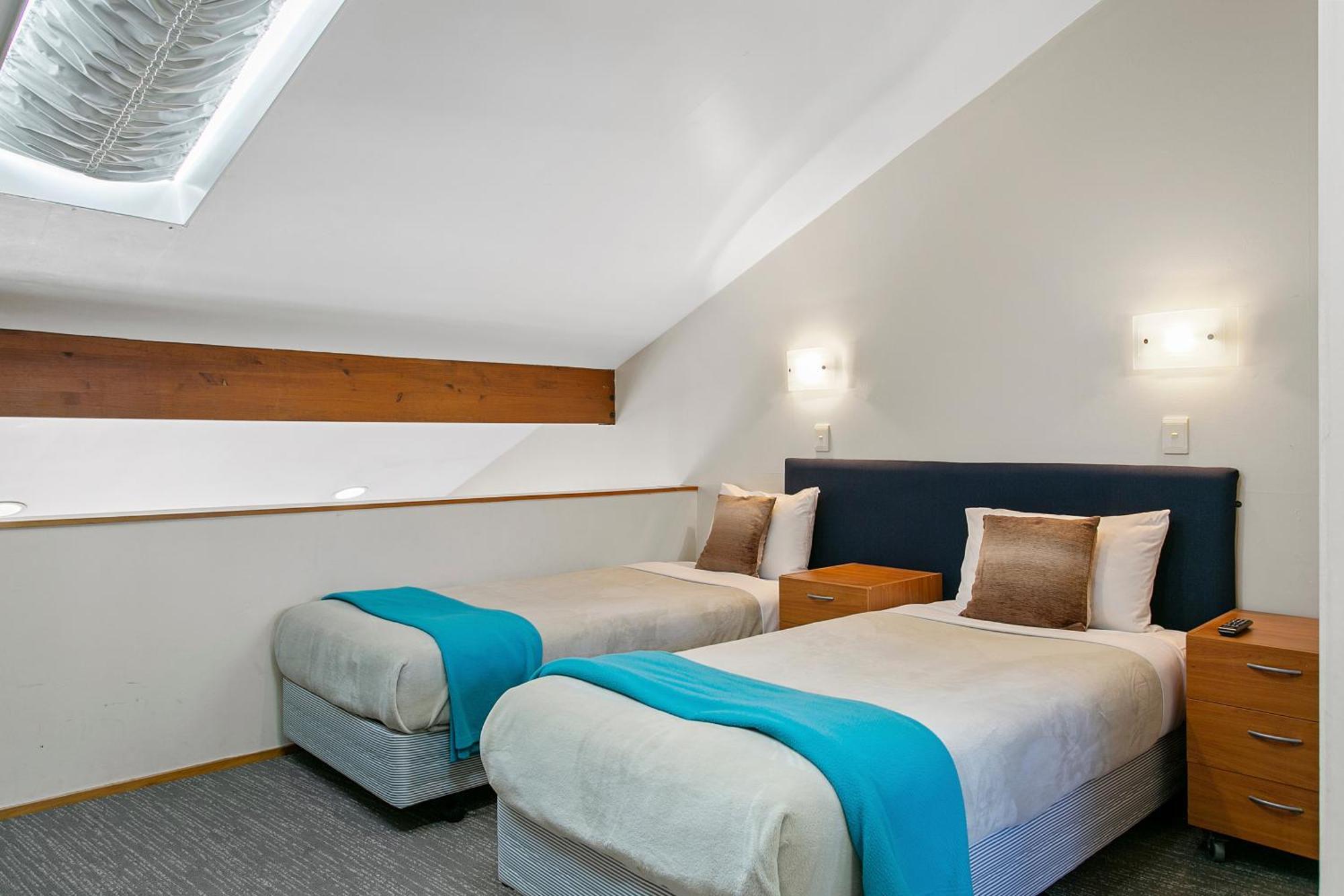 Cascades Lakefront Motel Lago Lago Taupo Exterior foto Loft room