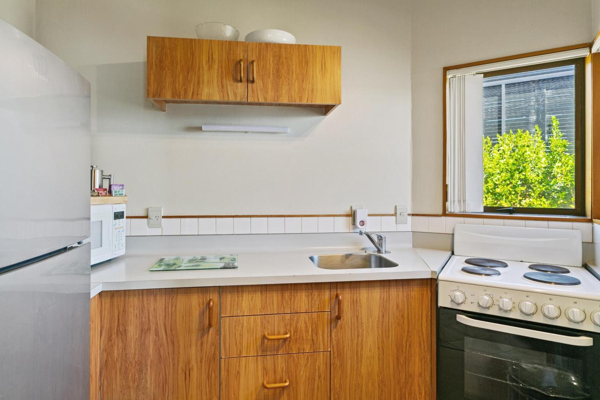 Cascades Lakefront Motel Lago Lago Taupo Exterior foto A kitchen in a student flat